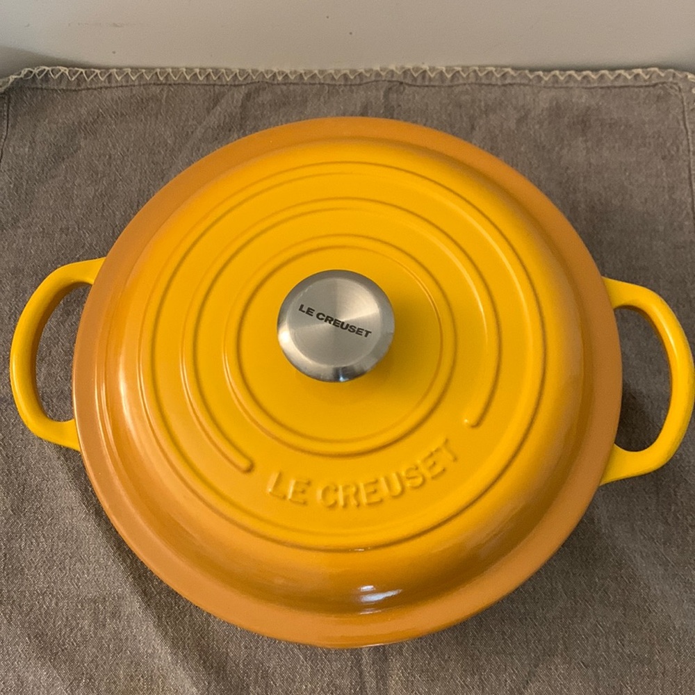 Le Creuset Enameled Cast Iron Signature French Oven, 2 1/2-Qt.